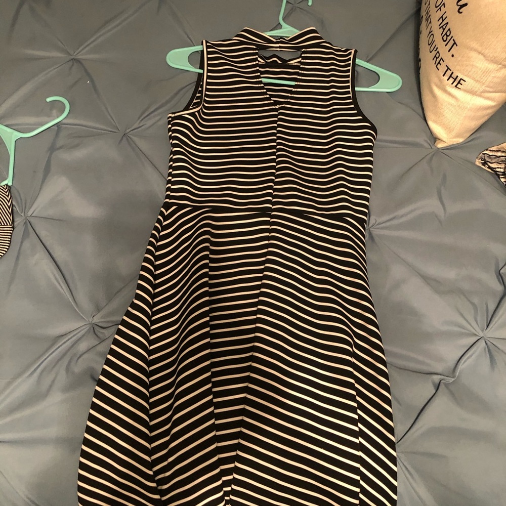 Striped black and white dress - Picture 2 of 3